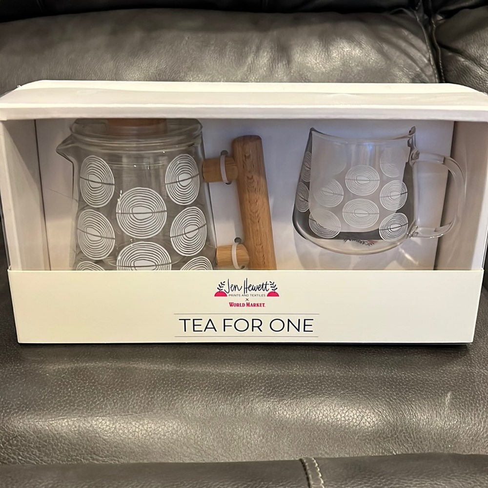 Brand new Jen Hewett Tea for one set